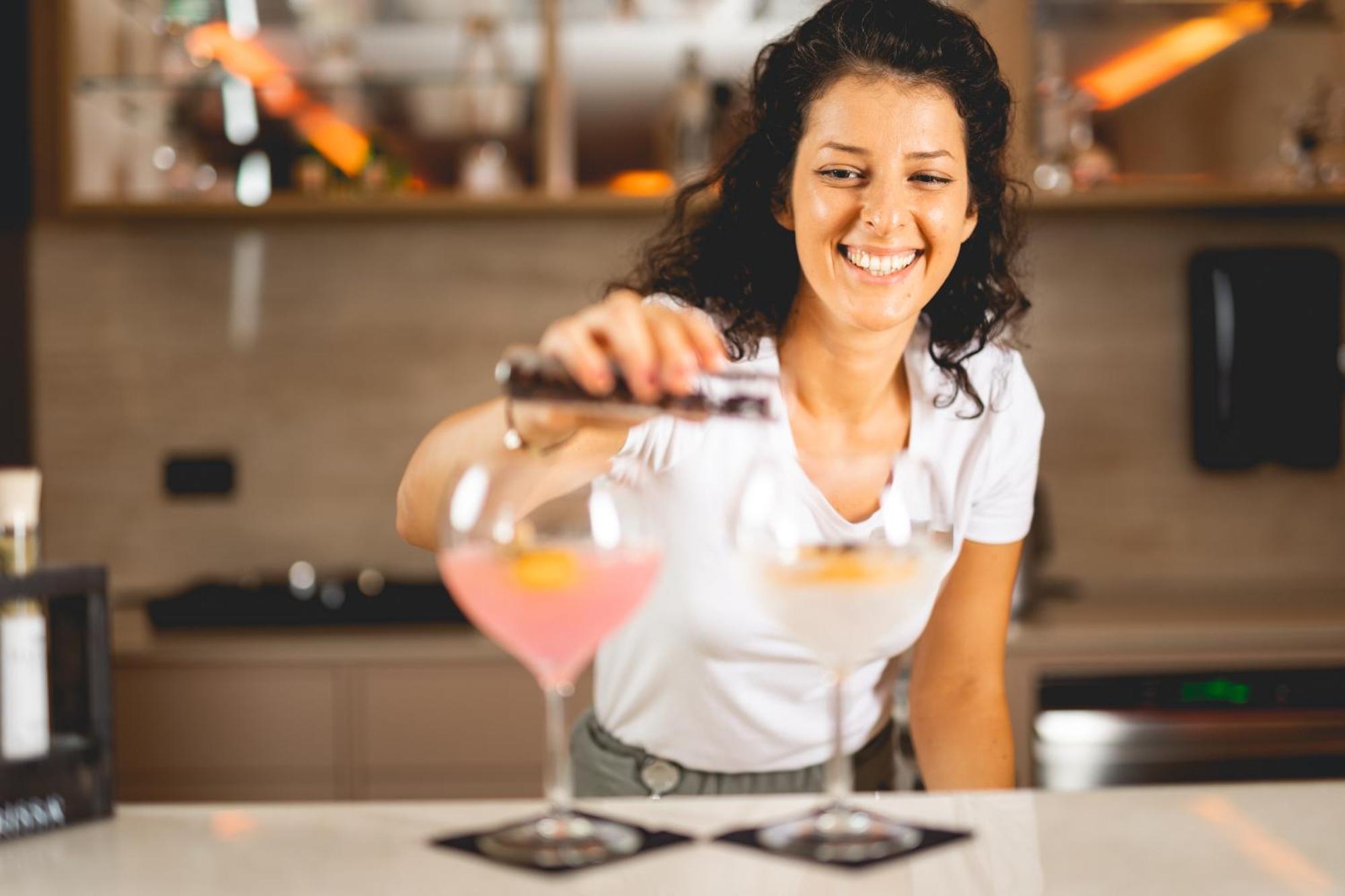 Hilton Rijeka Costabella Beach Resort And Spa Dış mekan fotoğraf A bartender at work