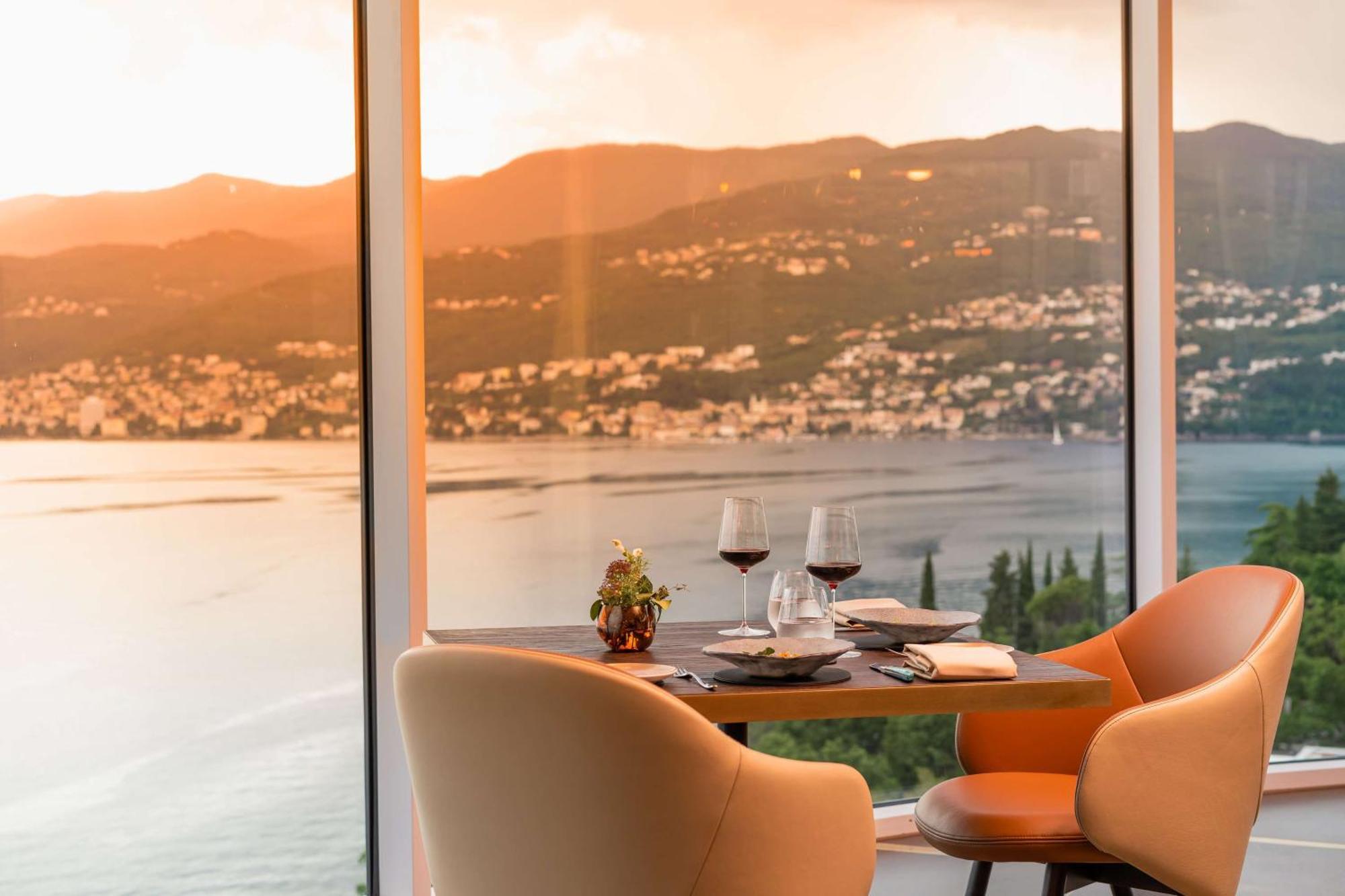 Hilton Rijeka Costabella Beach Resort And Spa Dış mekan fotoğraf View from the restaurant