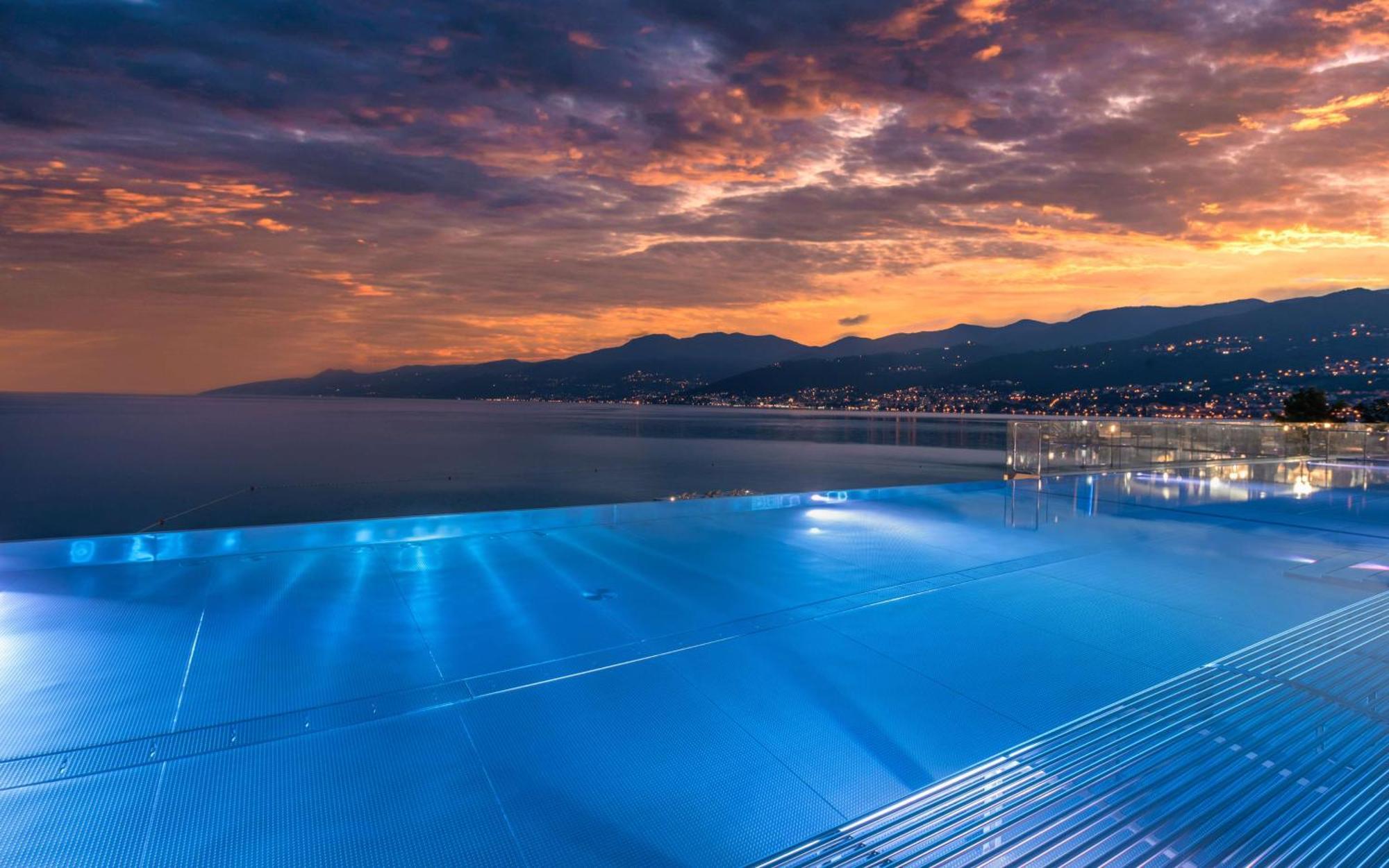 Hilton Rijeka Costabella Beach Resort And Spa Dış mekan fotoğraf View of the pool at the hotel