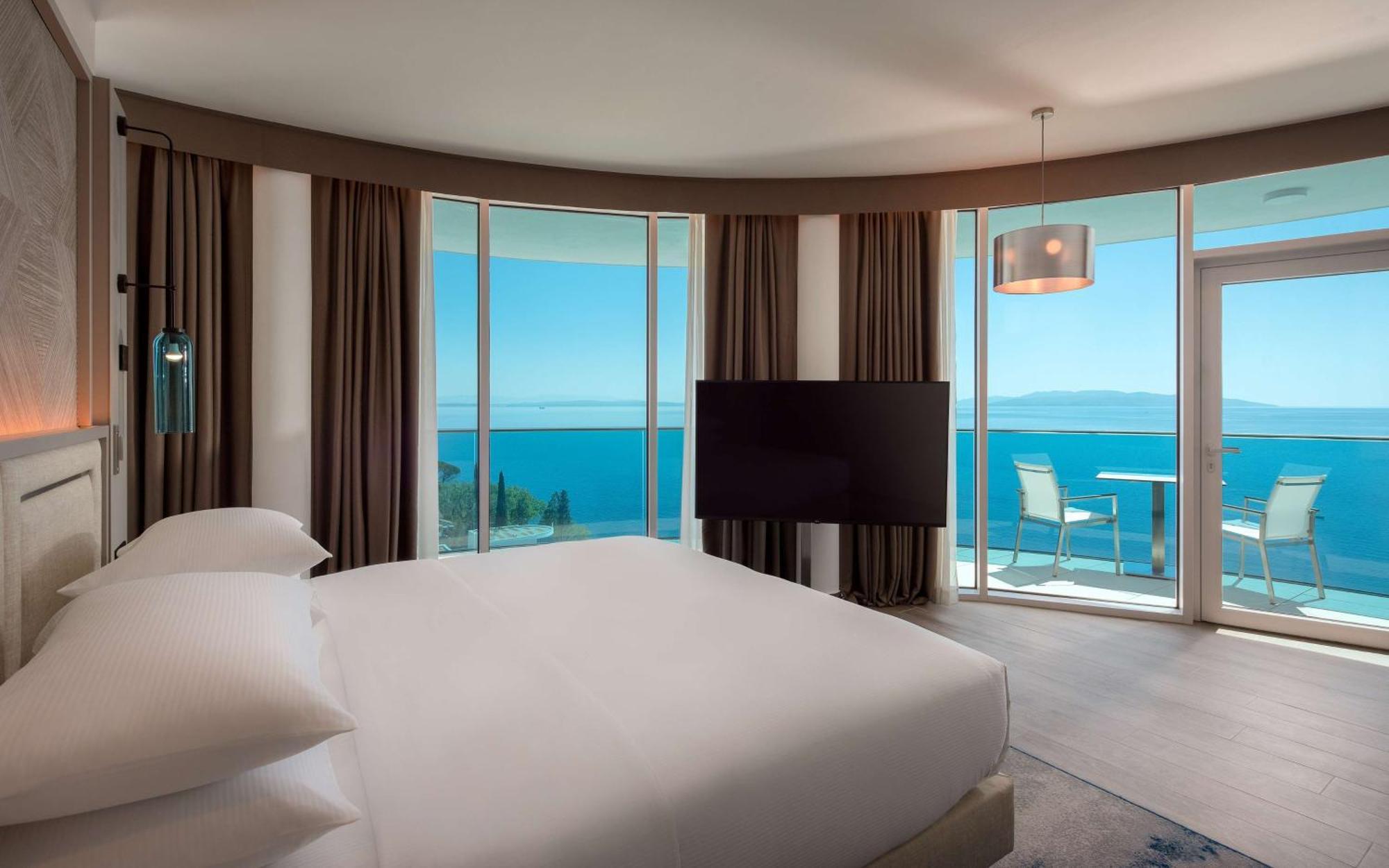 Hilton Rijeka Costabella Beach Resort And Spa Dış mekan fotoğraf Suite