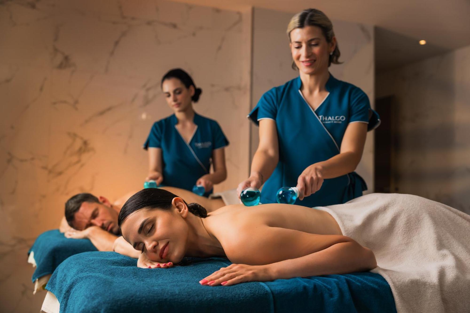 Hilton Rijeka Costabella Beach Resort And Spa Dış mekan fotoğraf A massage therapist performing a massage